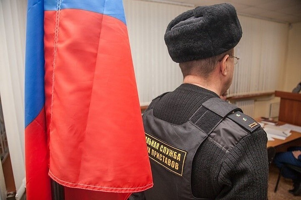 При аресте еще одного автомобиля «Фольксваген Тигуан», его владелица поспешила тут же рассчитаться с долгами.