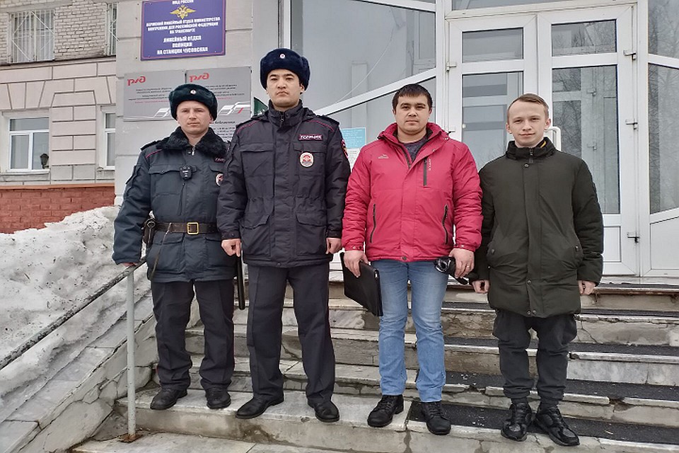 Мужчину достали и отправили в больницу Фото: пресс-служба УТ МВД России по УрФО
