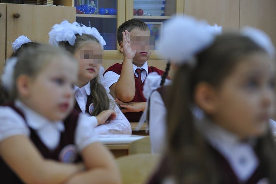 Школьников раньше срока отправят на каникулы.
