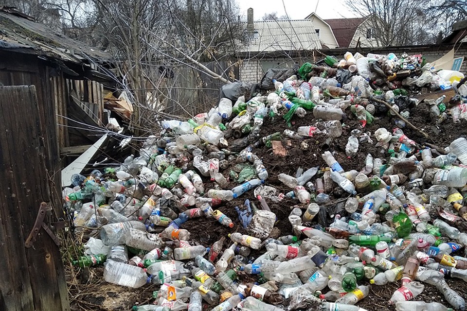 «Это не помойка, это целое помоище»: Нижегородца поразил "курган" из мусора в дворе одного из жилых домов на улице Саврасова. ФОТО: "Типичный Нижний Новгород"