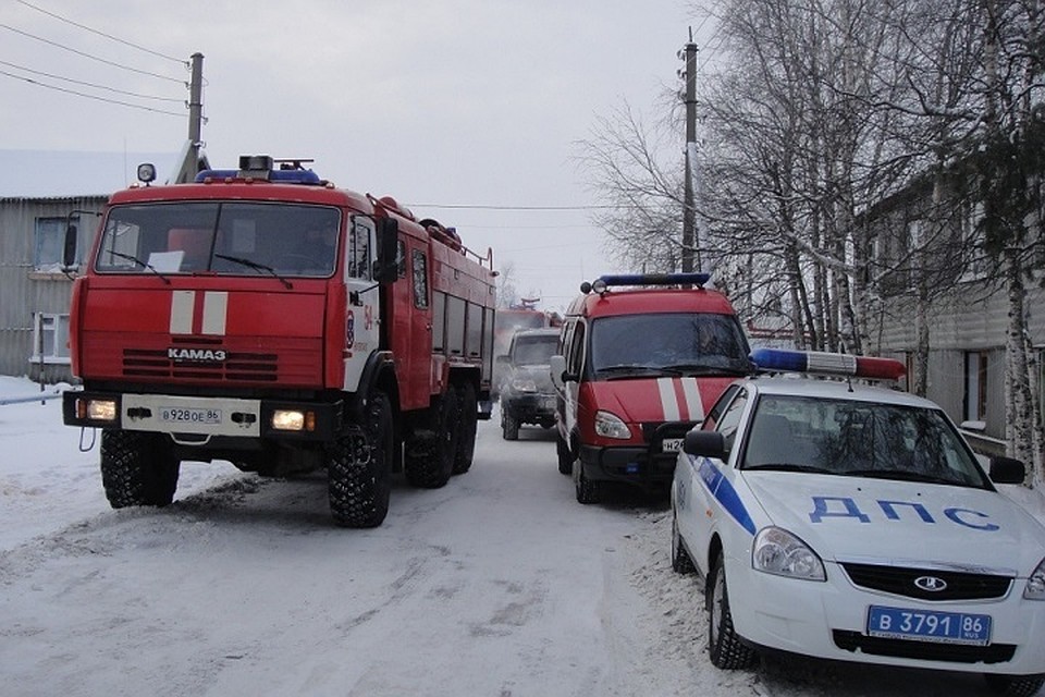 Торговое помещение вспыхнуло в Ханты-Мансийске. Фото МЧС ХМАО.