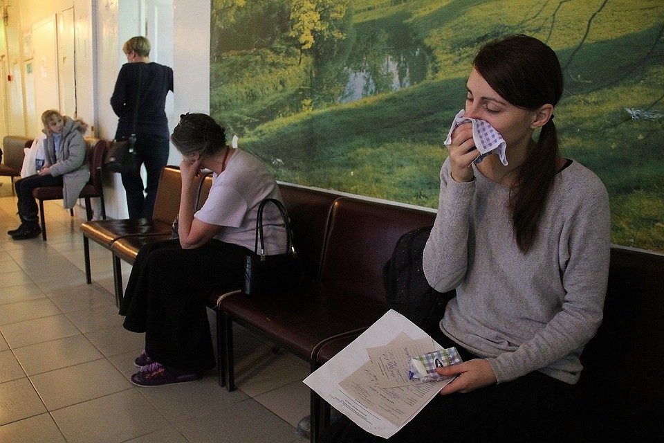 Для пациентов, у которых повышена температура, в поликлиниках сделают отдельный вход.