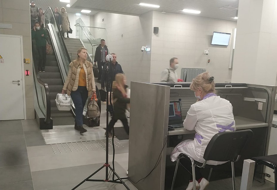 Стойка тепловизора работает на поток пациентов. Фото: пресс-служба минздрава Челябинской области.