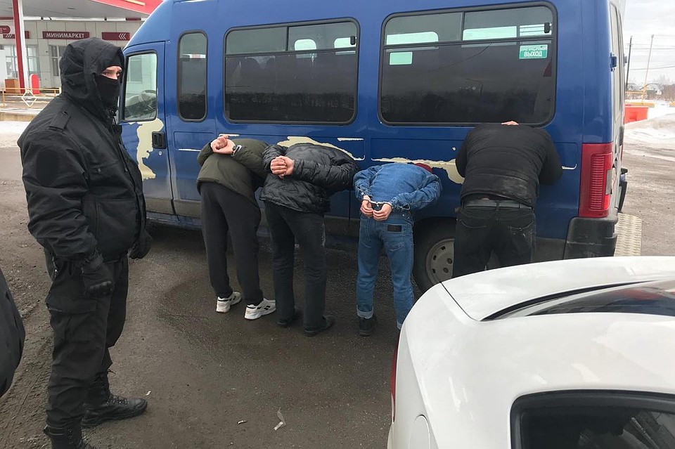 Иностранцы с крупной партией героина