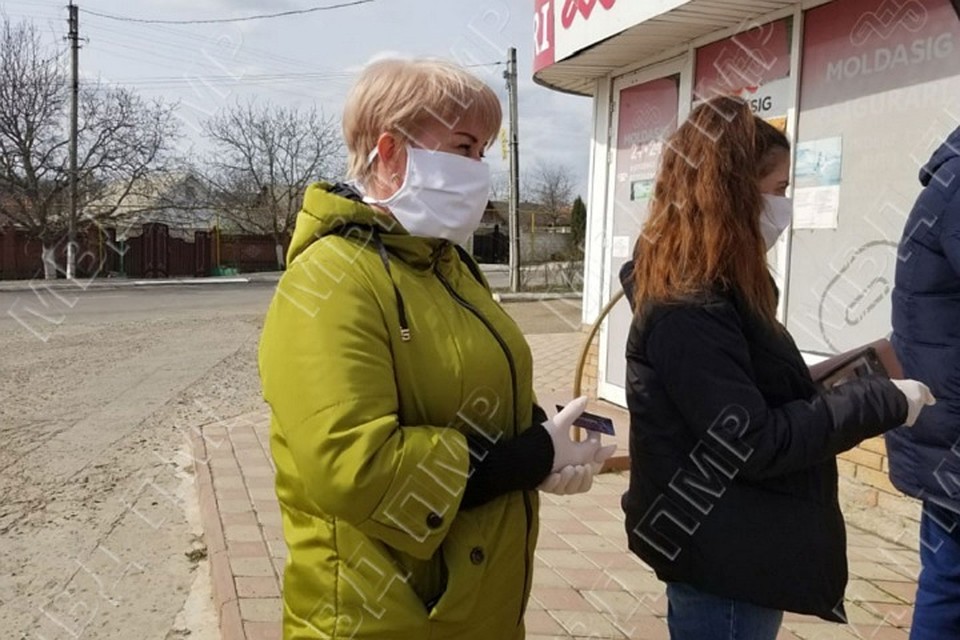 Жителям Приднестровья сотрудники милиции помогли снять деньги (Фото: МВД Приднестровья).