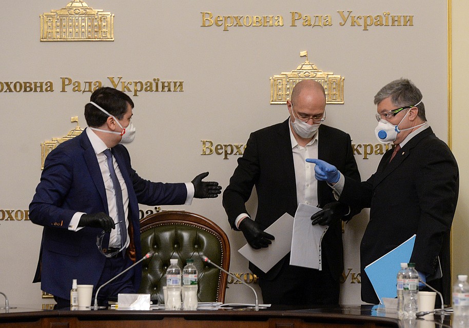 Жаркие споры развернулись сейчас в украинском политикуме вокруг вопроса, надо или нет обращаться за помощью к России.