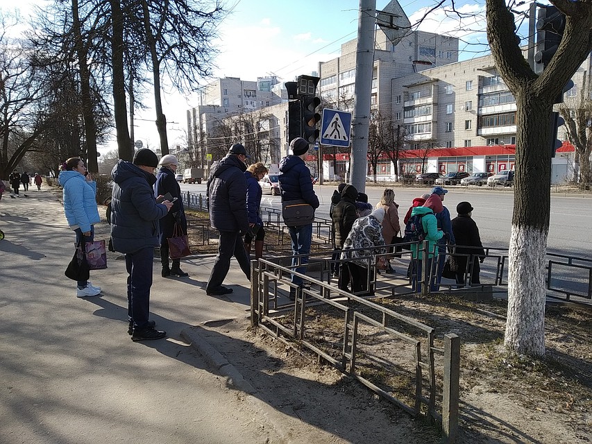 На улицу теперь можно выйти только по важному делу