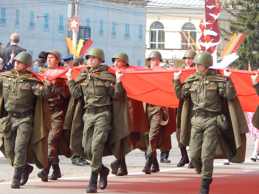Праздничное убранство должно появиться к 7 мая
