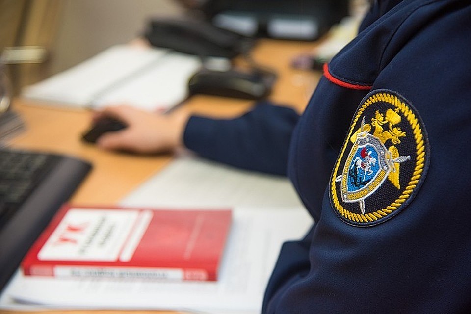 Сейчас чиновник дает показания по факту произошедшего в гостиничном номере