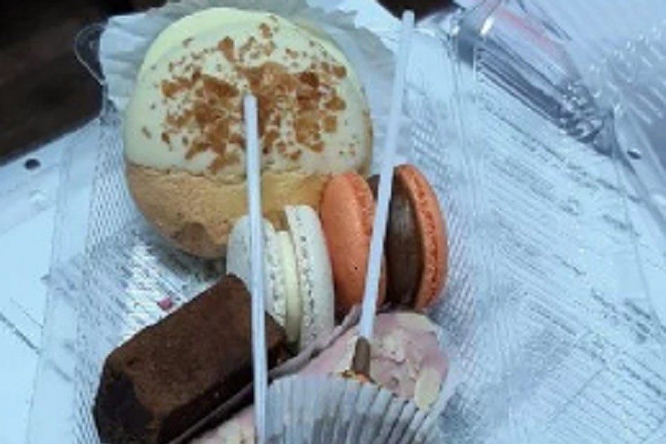 «Спросом не пользуется»: житель Ямала предлагает услуги по доставке продуктов на дом. Фото с "АВИТО"