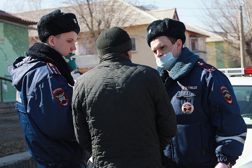 Те, кто нарушает режим самоизоляции в экстренных случаях, должны предварительно составить и иметь при себе объяснительную