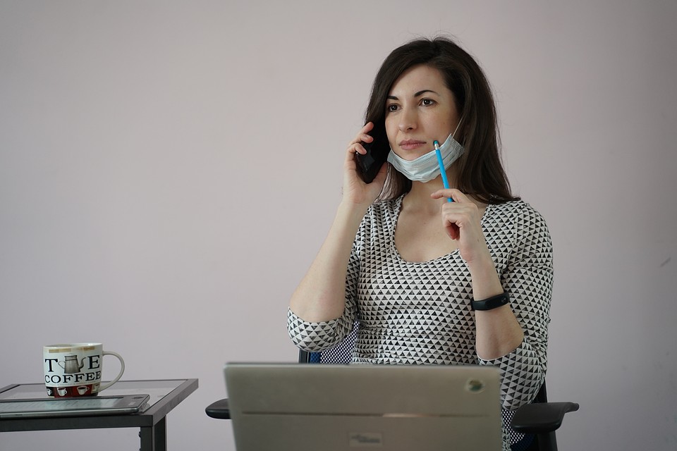 Некоторые люди жалуются на больший стресс при удаленной работе, чем при обычной