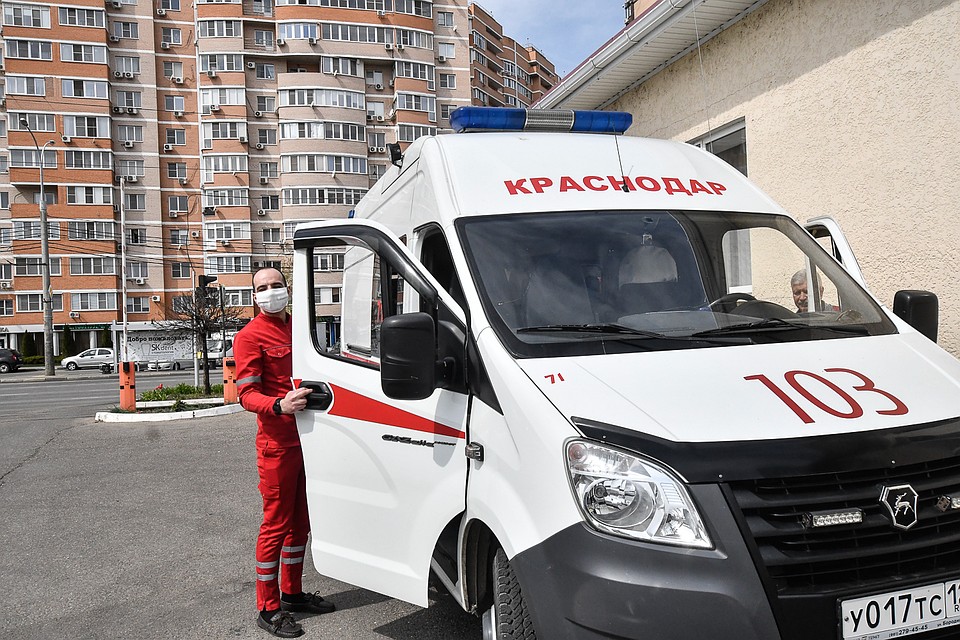 Бригада скорой медицинской помощи в Юбилейном микрорайоне Краснодара