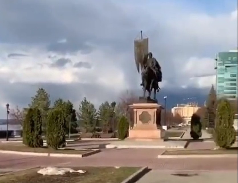 На набережной губернатор нашел только князя Засекина
