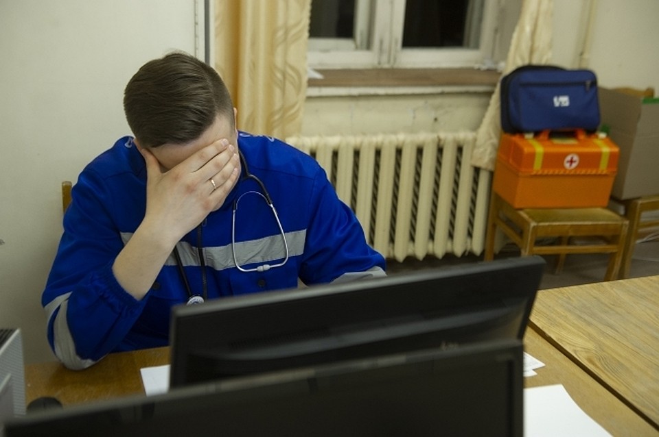 Пенсионерка скрыла от медиков скорой важную информацию и вызвала шквал заражений коронавирусом.