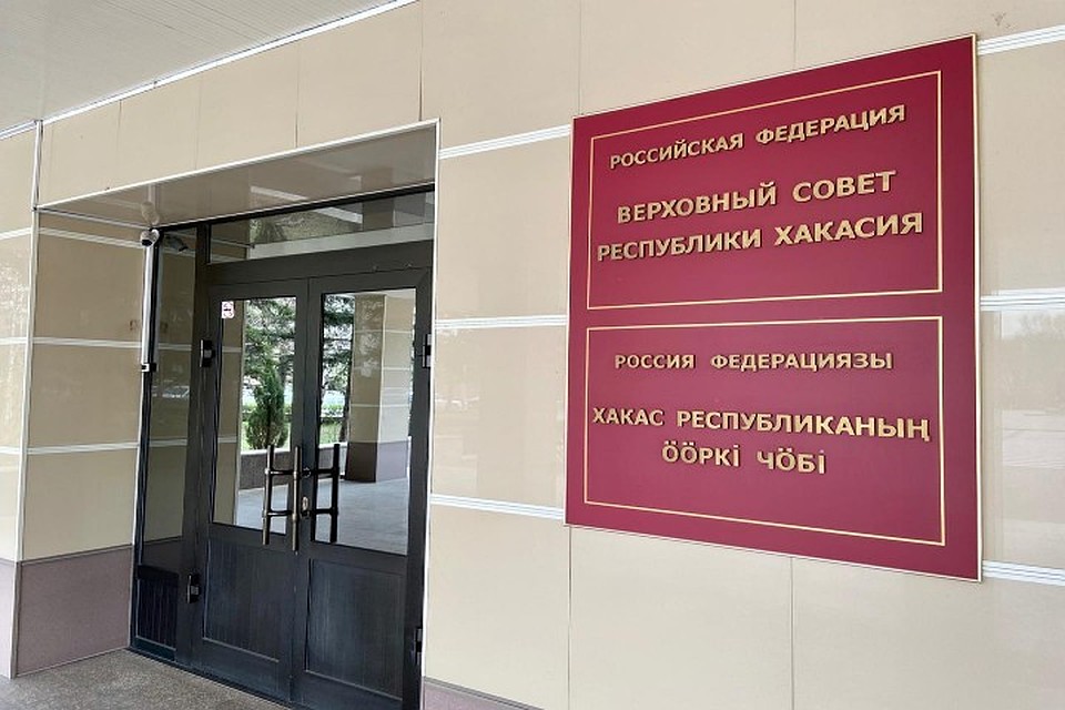 Депутаты-врачи отсутствовали по уважительной причине Фото: Валентин Коновалов