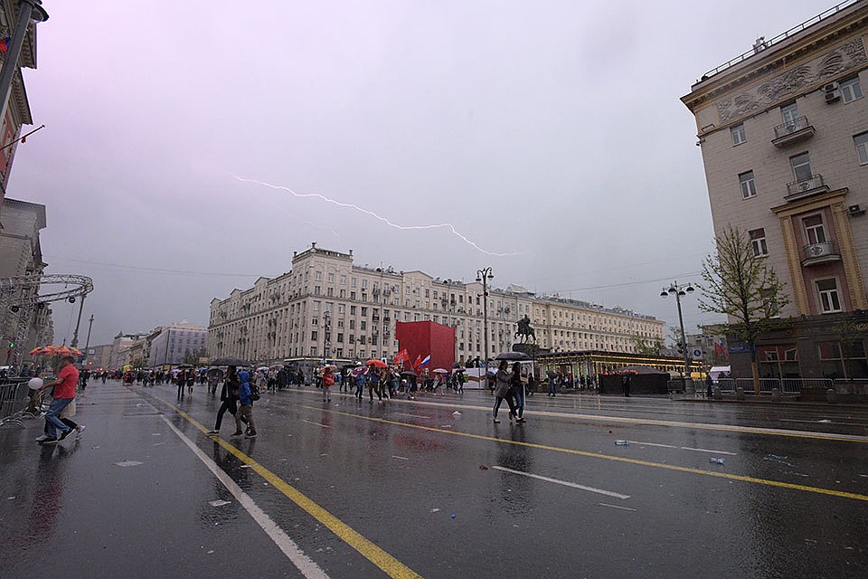 9 мая 2019 года на День Победы в Москве тоже была гроза.