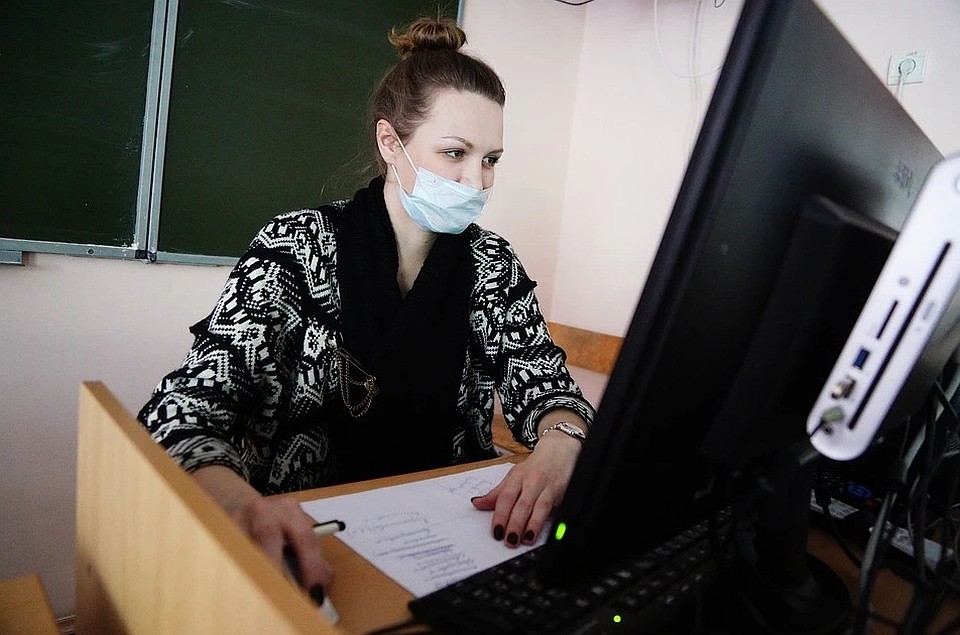 Пока в школах уроки проходят дистанционно