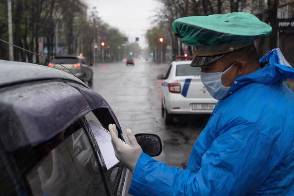 Ограничения продолжают действовать.