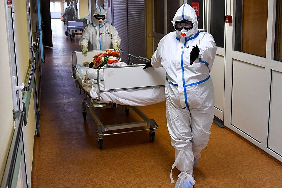 Новый тип коронавируса принято считать респираторным вирусом, хотя уже становится очевидно - инфекция поражает весь организм человек