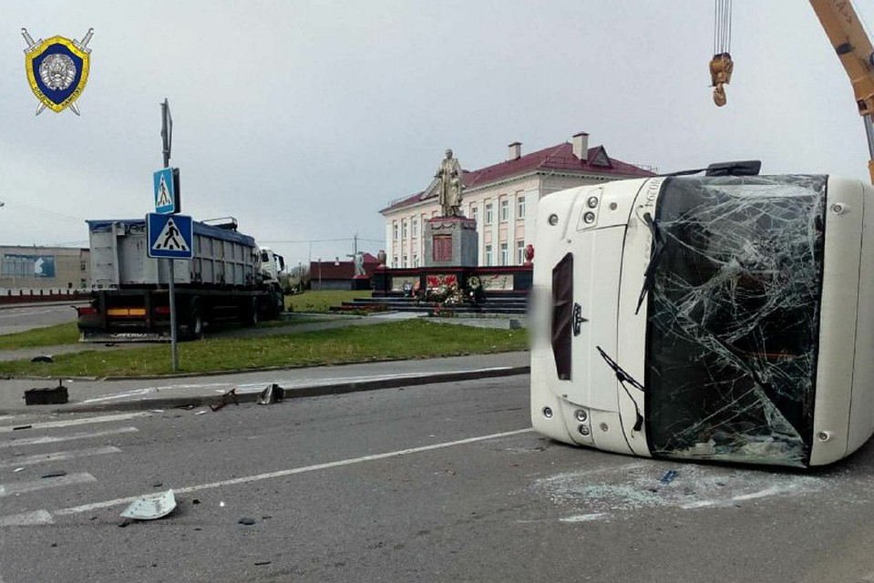 В Свислочском районе автопоезд врезался в автобус. Фото: СК