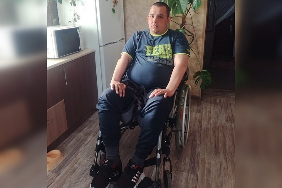Евгений уже почти год передвигается только на коляске