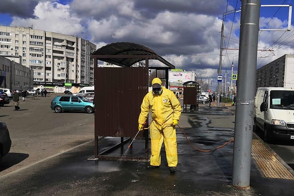 Остановки помыли из-за коронавируса. Фото: Брянская городская администрация.