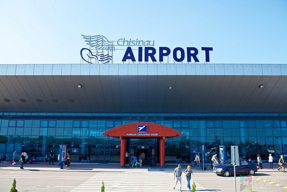 Хороший аэропорт, жаль не совсем наш.