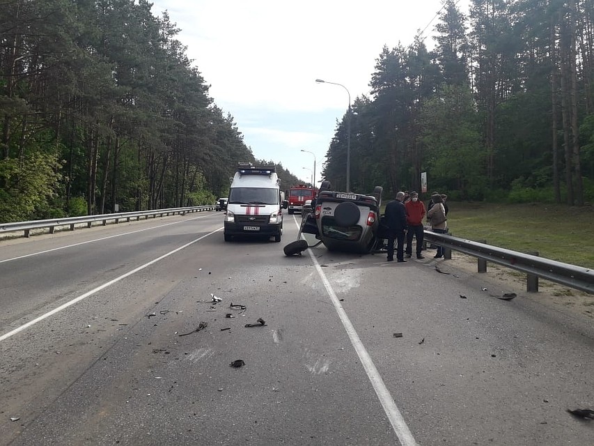 В районе 374 километра автодороги М-2 «Крым» в Орле произошло большое ДТП. Фото: пресс-службы ГУ МЧС России по Орловской области