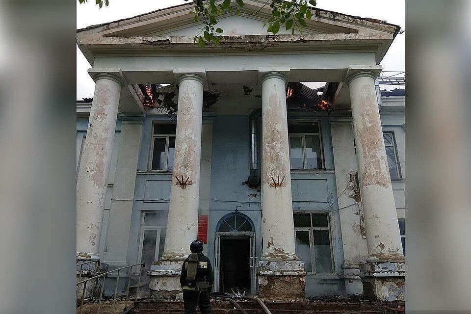 Здание больницы пострадало. Фото: администрация Партизанского городского округа.
