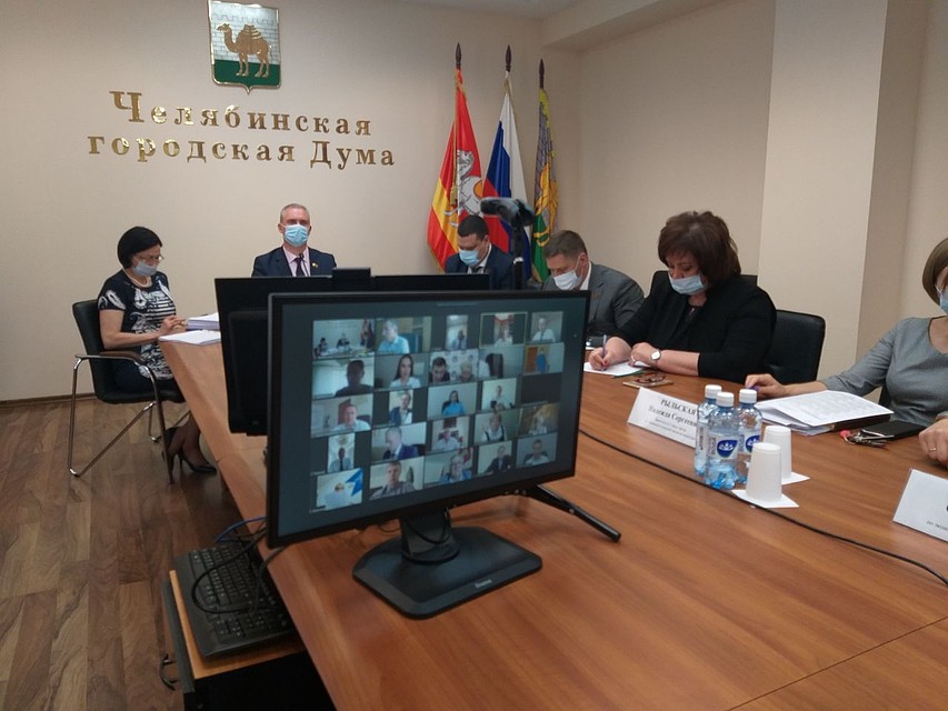 Заседание городской Думы прошло в формате ВКС.