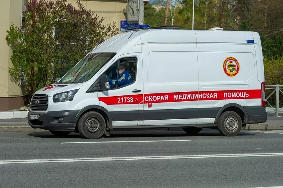 Названы симптомы коронавируса, при которых петербуржцам надо звонить в "скорую".