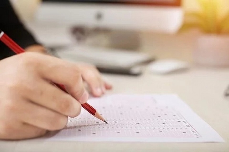 Последний звонок и вручение аттестатов у казахстанских выпускников пройдут 3-4 июня.