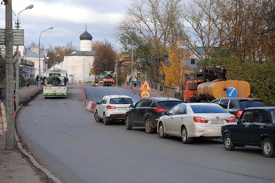 Планируйте объезд по мосту Александра Невского, Кузнецкому и Инженерному.