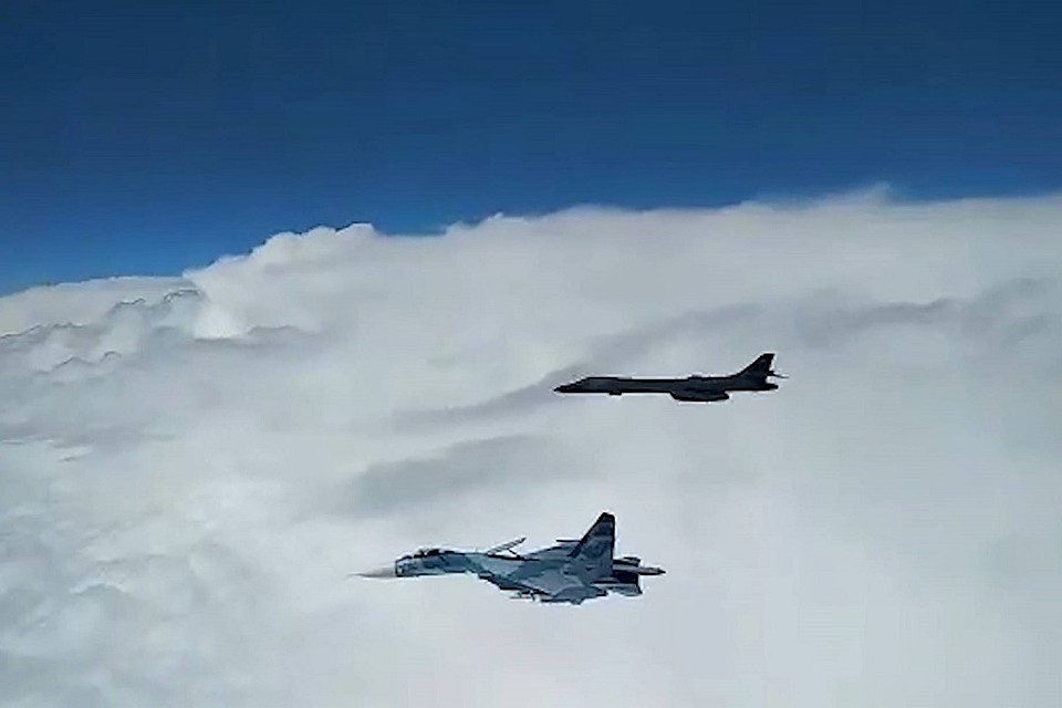 Российские истребители приблизились к самолетам США на близкое расстояние для визуальной идентификации. Фото: Минобороны РФ.