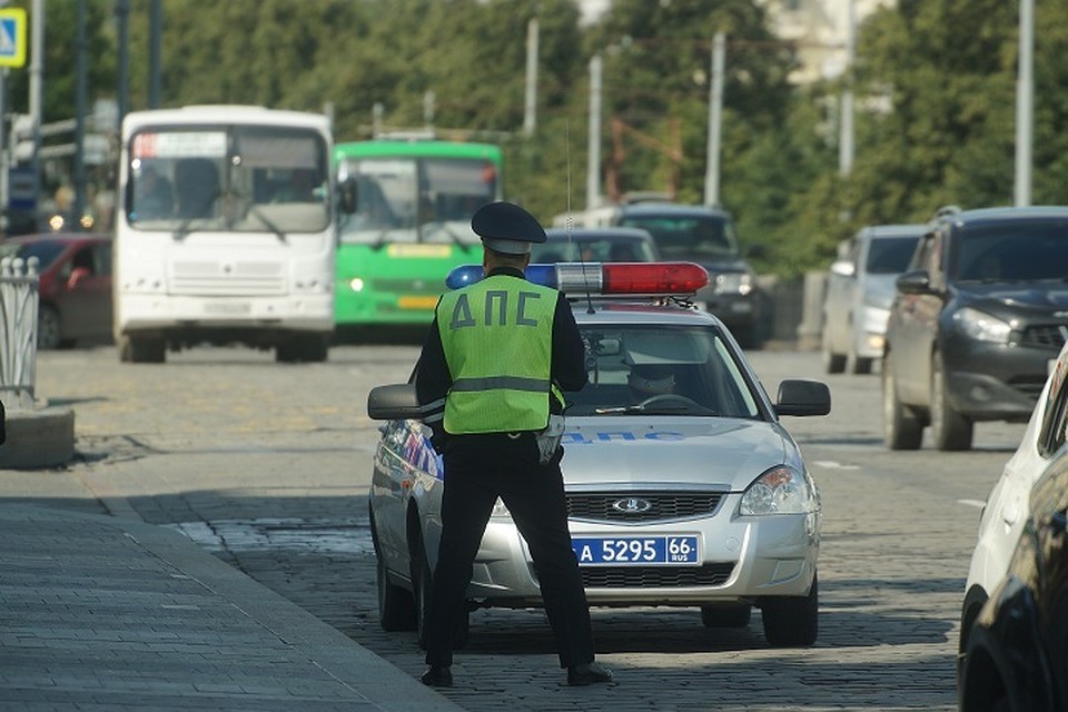 На свердловских трассах будут ловить родителей, перевозящих детей без автокресел