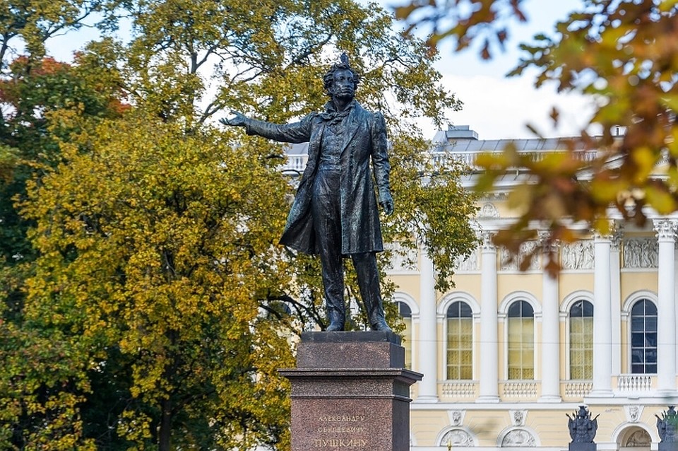 Санкт-Петербург празднует в онлайн-режиме день рождения поэта Александра Пушкина.