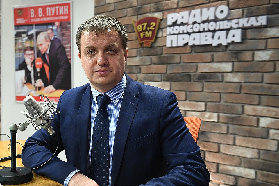Заместитель начальника ГУОБДД МВД России Быков Александр на радиостанции `Комсомольская правда`.