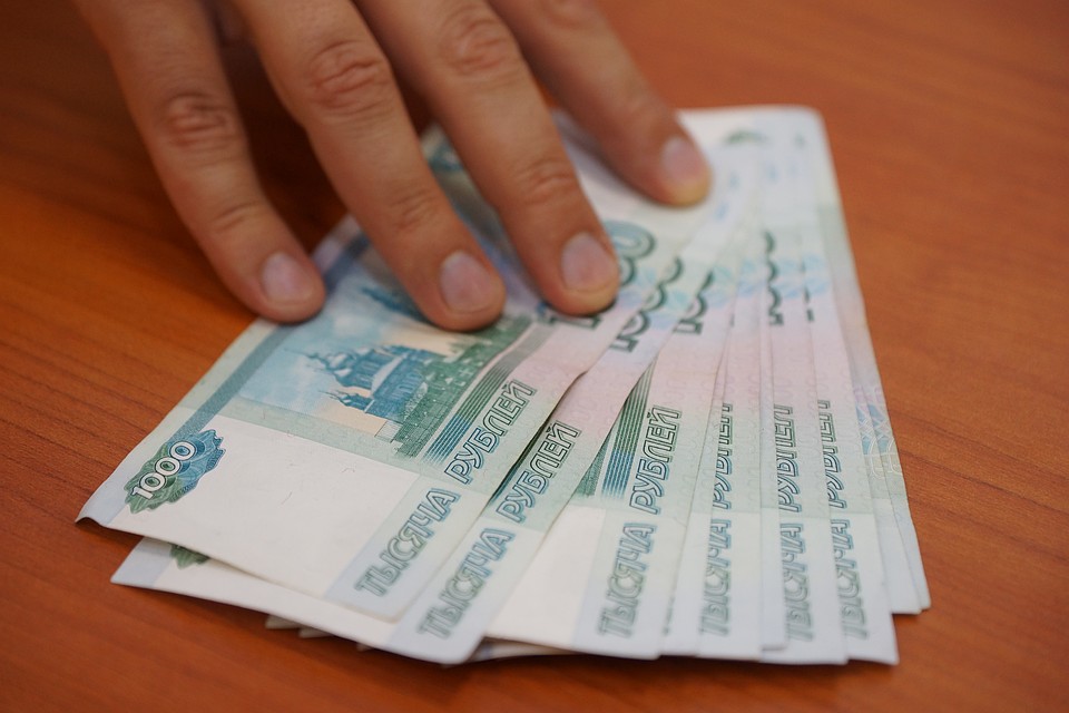 Вышибал денег в итоге наказали штарфом.