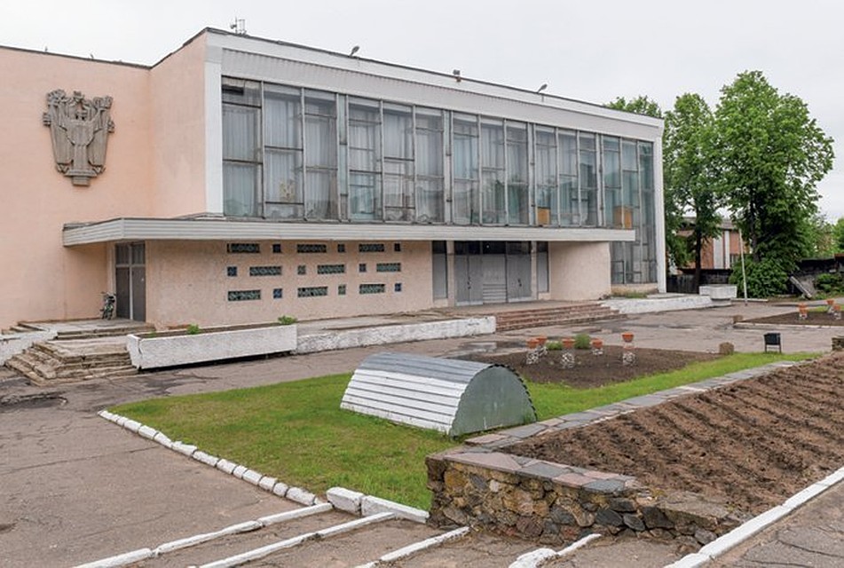 На капремонт здания Дома культуры, построенного около 40 лет назад, в этом году из областного бюджета выделили более 4 млн руб.