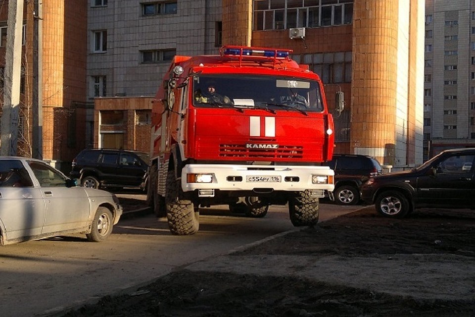 Соседи вызвали пожарных