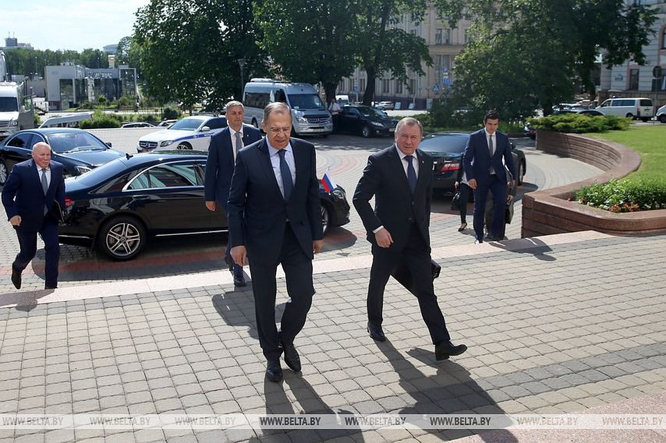 Под документами подписались министры иностранных дел Владимир Макей и Сергей Лавров. Фото: belta.by
