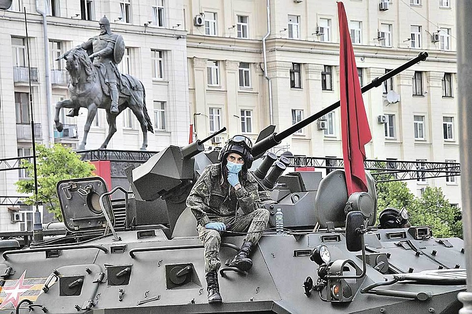 Вопрос дня: А вам парад нужен?