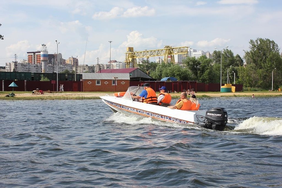 Отдыхающие на пляжах Белгородчины обязаны соблюдать социальную дистанцию. Фото пресс-службы Главного управления МЧС России по Белгородской области