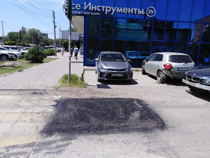 В жаркие летние месяцы дорожные службы работают круглосуточно. Фото: rostov-gorod.ru