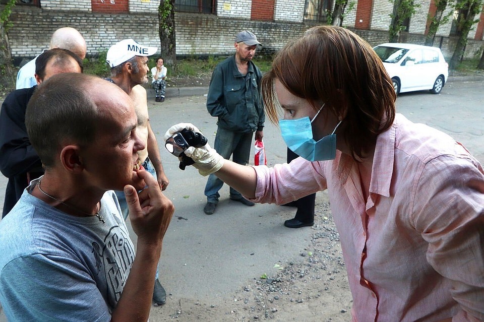 26-летняя студентка Санкт-Петербургского Педиатрического медицинского университета Дарья Реут помогает "Ночлежке" чуть меньше года Фото: Диана Миндубаева