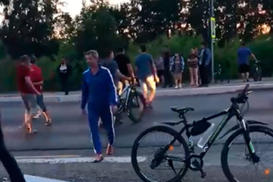 Протест на пешеходном переходе