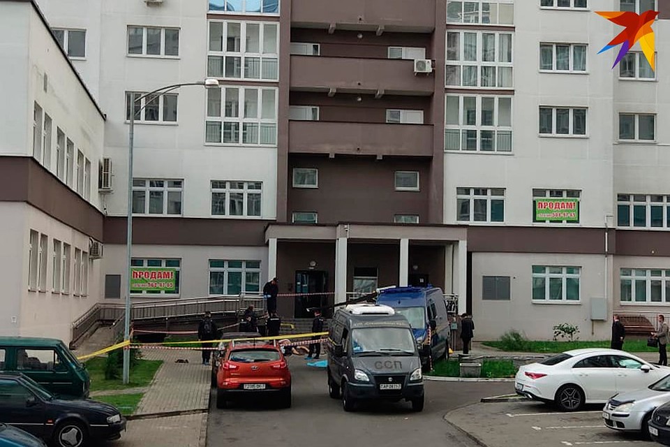 Трагедия произошла в Минске, на улице Грибоедова. Сейчас идет следствие.