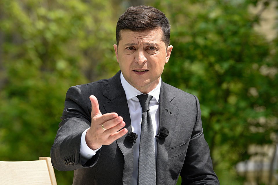 Зеленский заявил, что никогда не простит тех, кто "отдал" Крым.