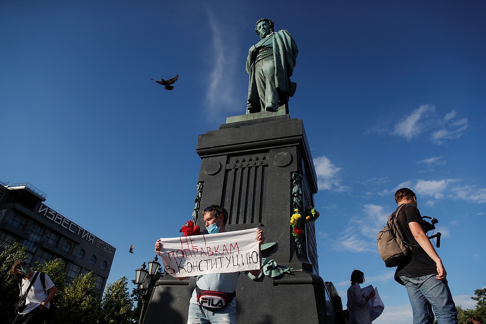 Gротивники начальства просто зациклились на Путине и на механической обороне ельцинских конституционных скреп/